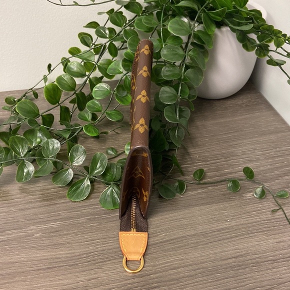 Authenic Louis Vuitton Monogram Pochette - Picture 11 of 16